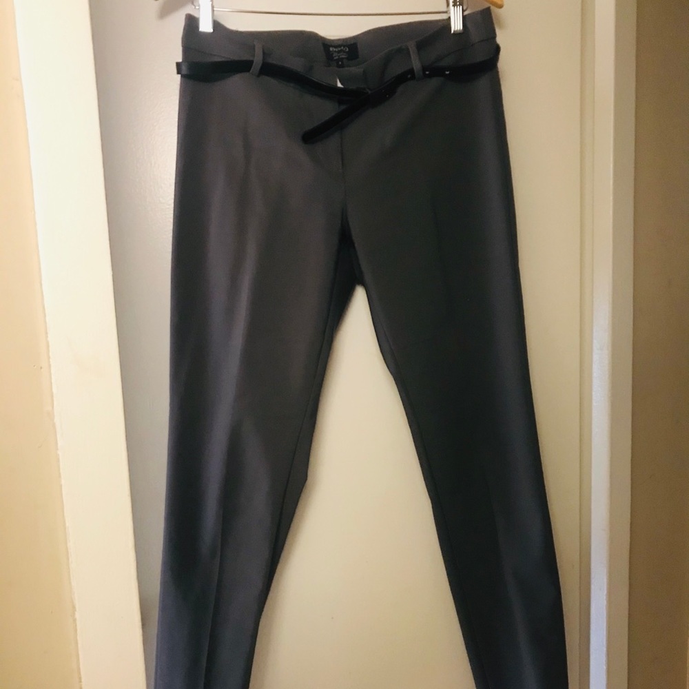 Professional and sexy slim grey pant.